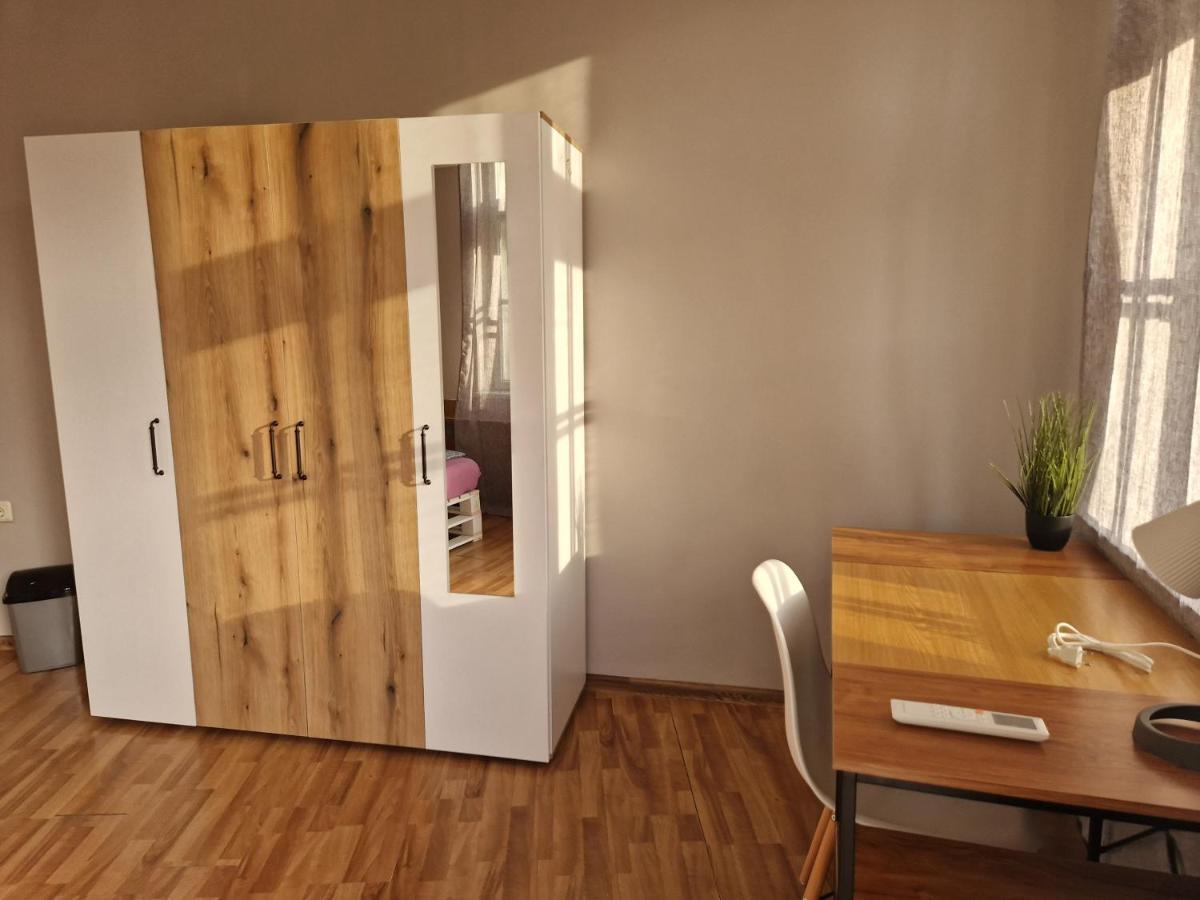 Lambo'S Corner Varna - Guest Rooms Buitenkant foto