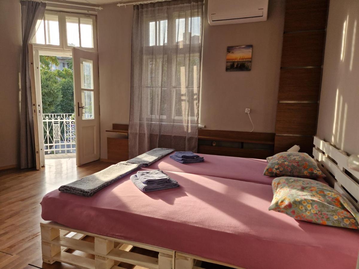Lambo'S Corner Varna - Guest Rooms Buitenkant foto