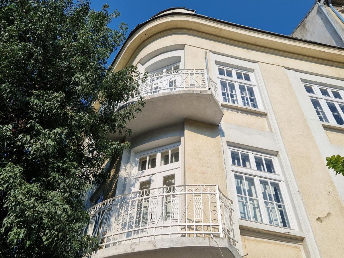 Lambo'S Corner Varna - Guest Rooms Buitenkant foto