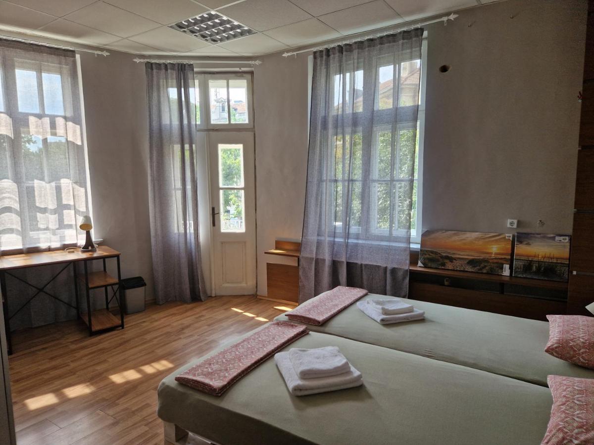 Lambo'S Corner Varna - Guest Rooms Buitenkant foto