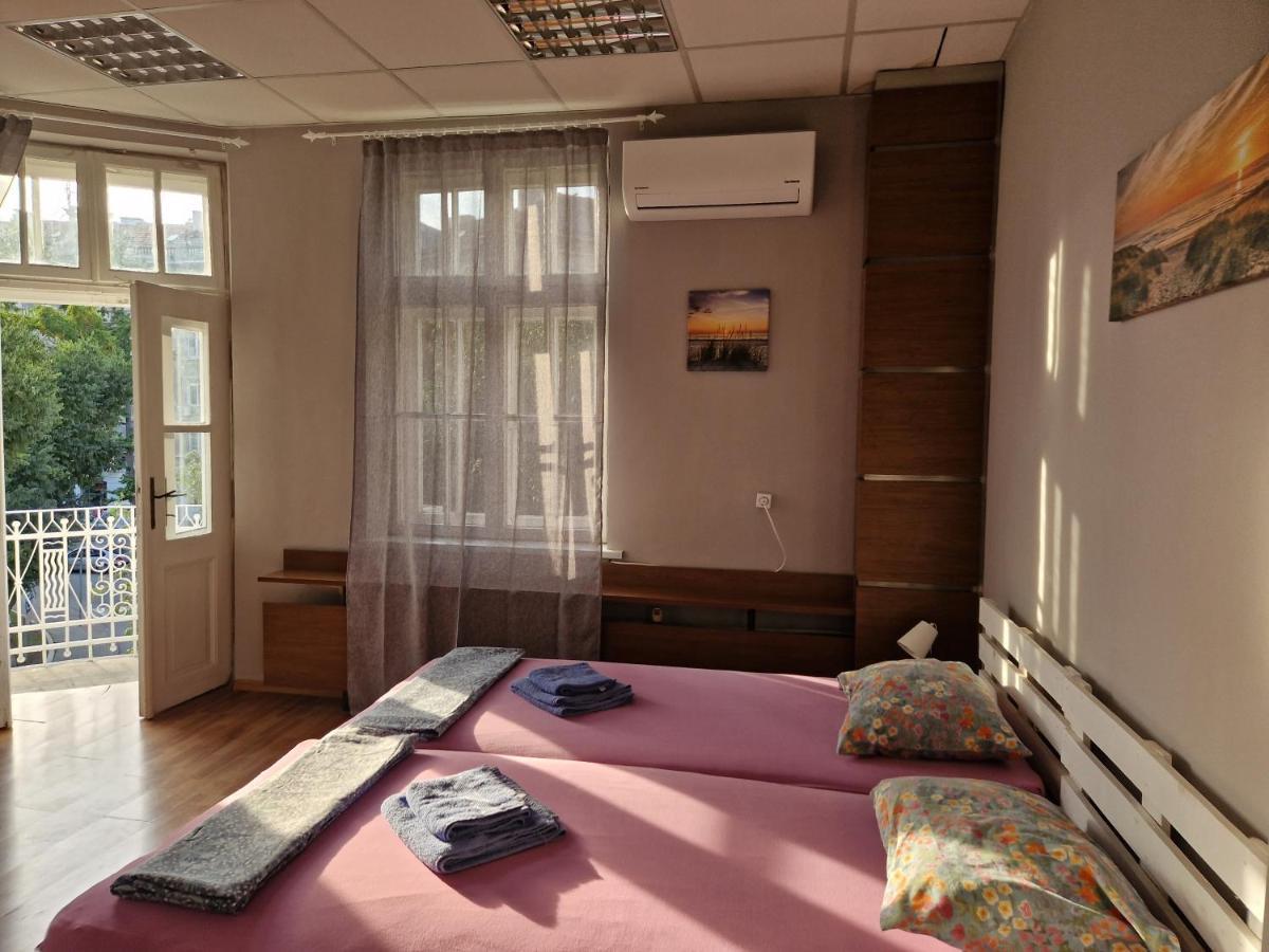 Lambo'S Corner Varna - Guest Rooms Buitenkant foto