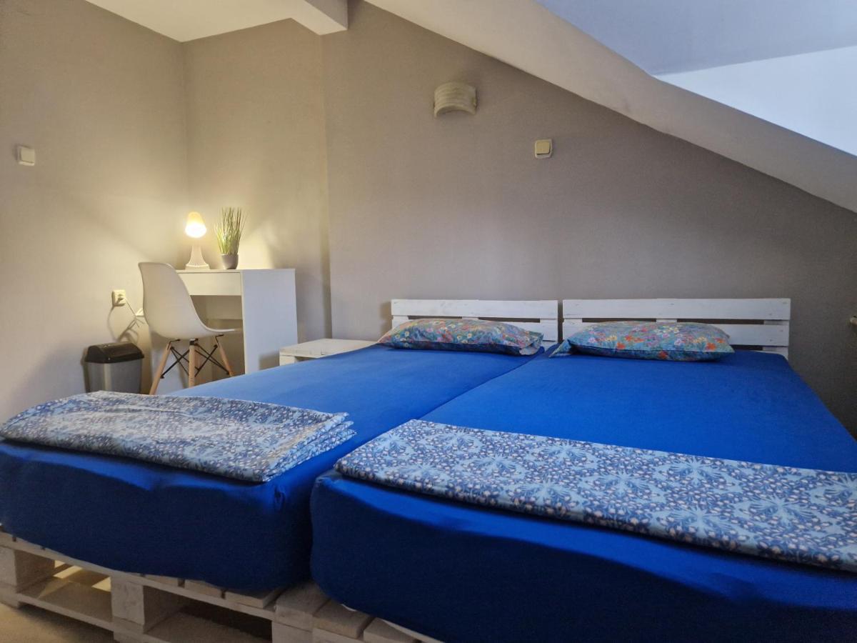 Lambo'S Corner Varna - Guest Rooms Buitenkant foto