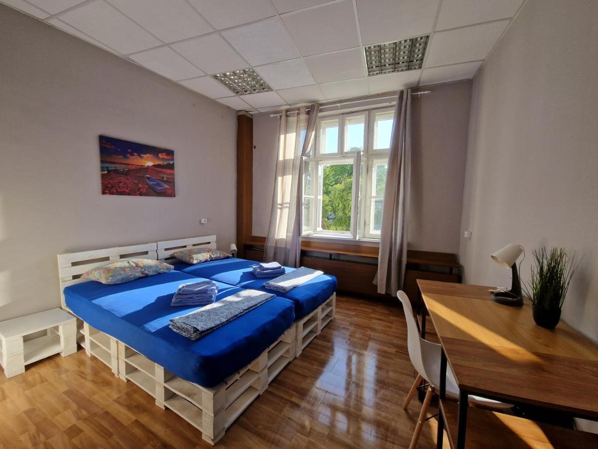 Lambo'S Corner Varna - Guest Rooms Buitenkant foto