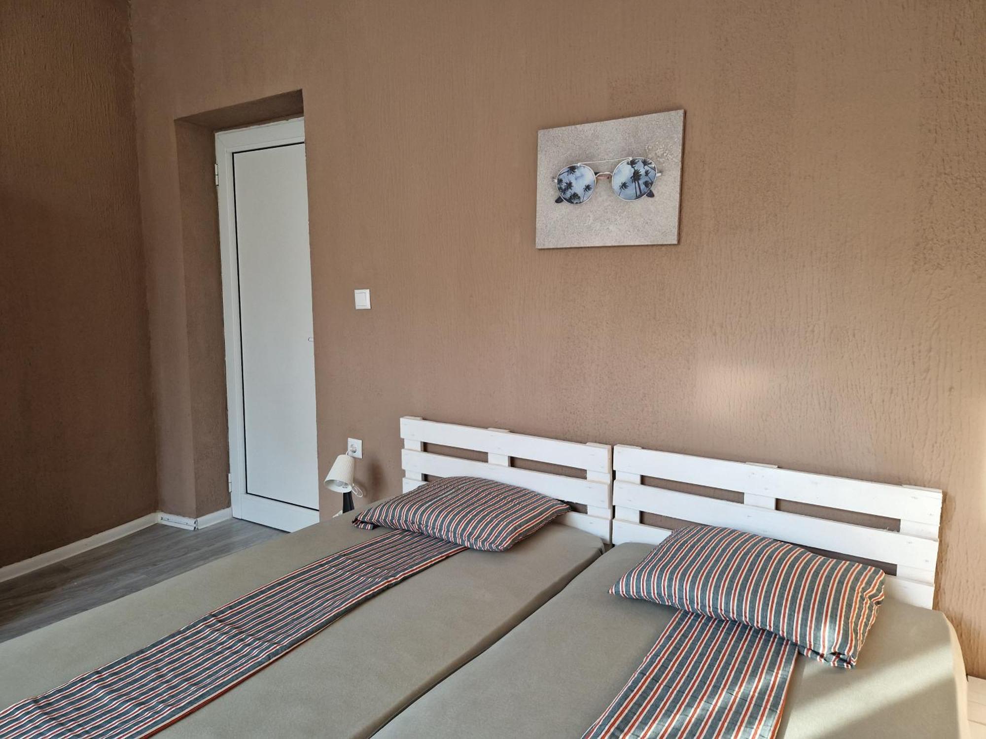 Lambo'S Corner Varna - Guest Rooms Buitenkant foto