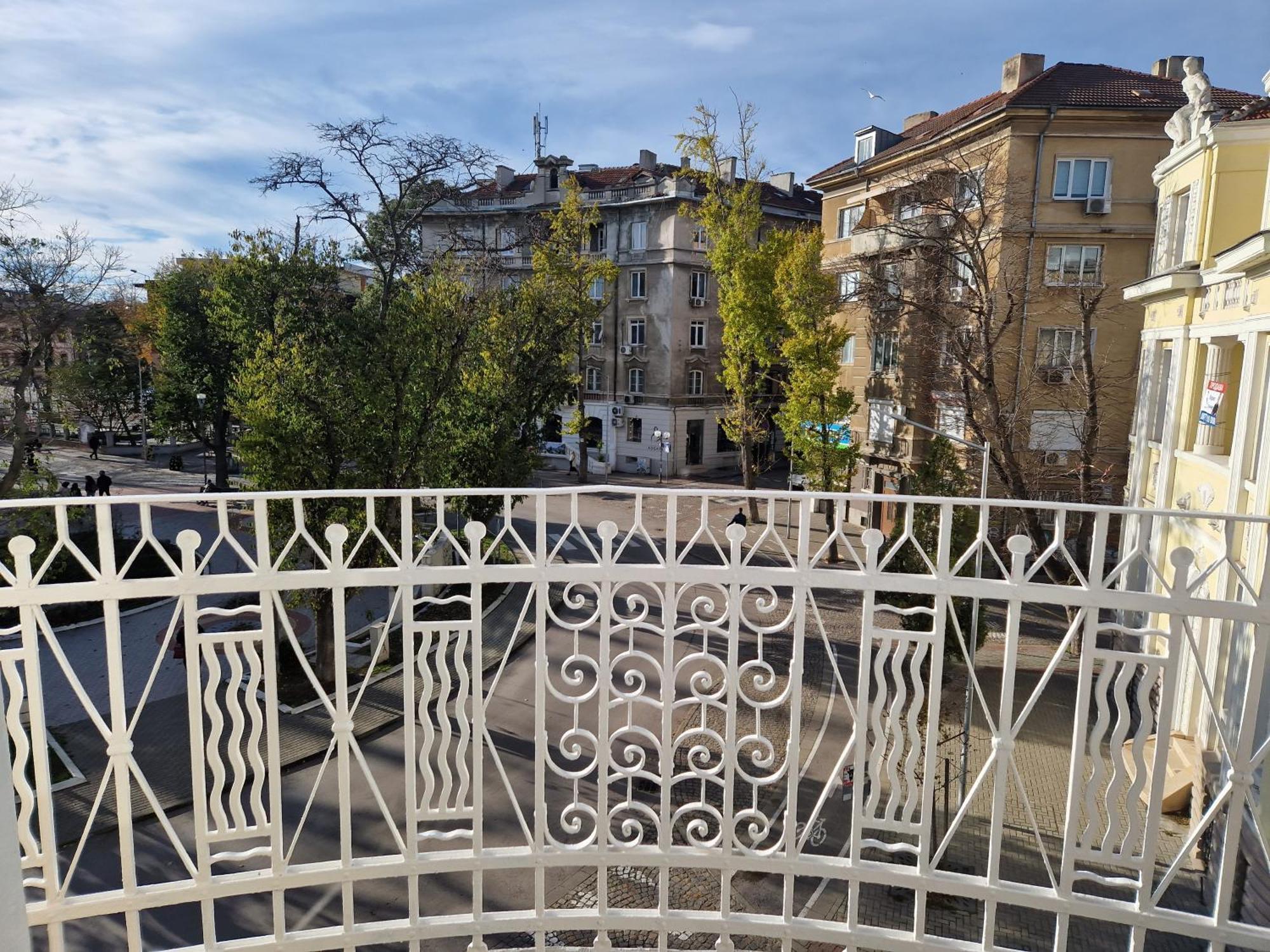 Lambo'S Corner Varna - Guest Rooms Buitenkant foto