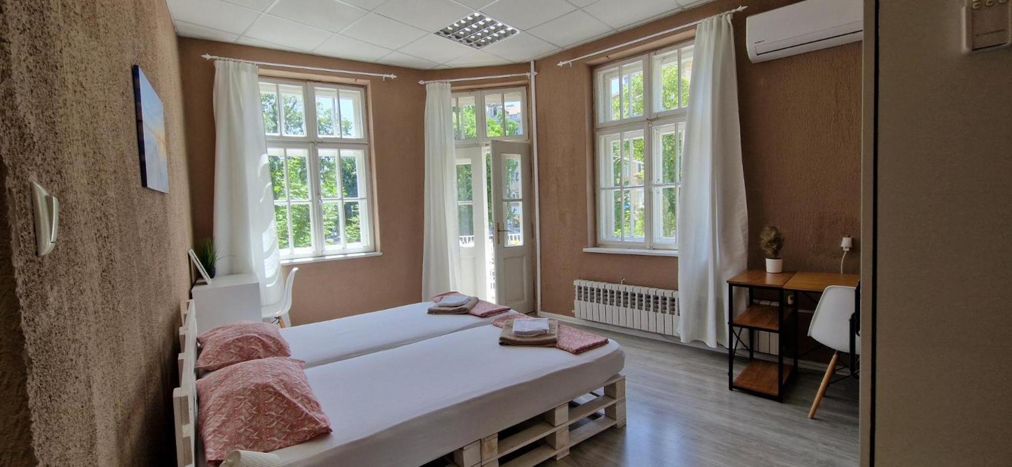 Lambo'S Corner Varna - Guest Rooms Buitenkant foto