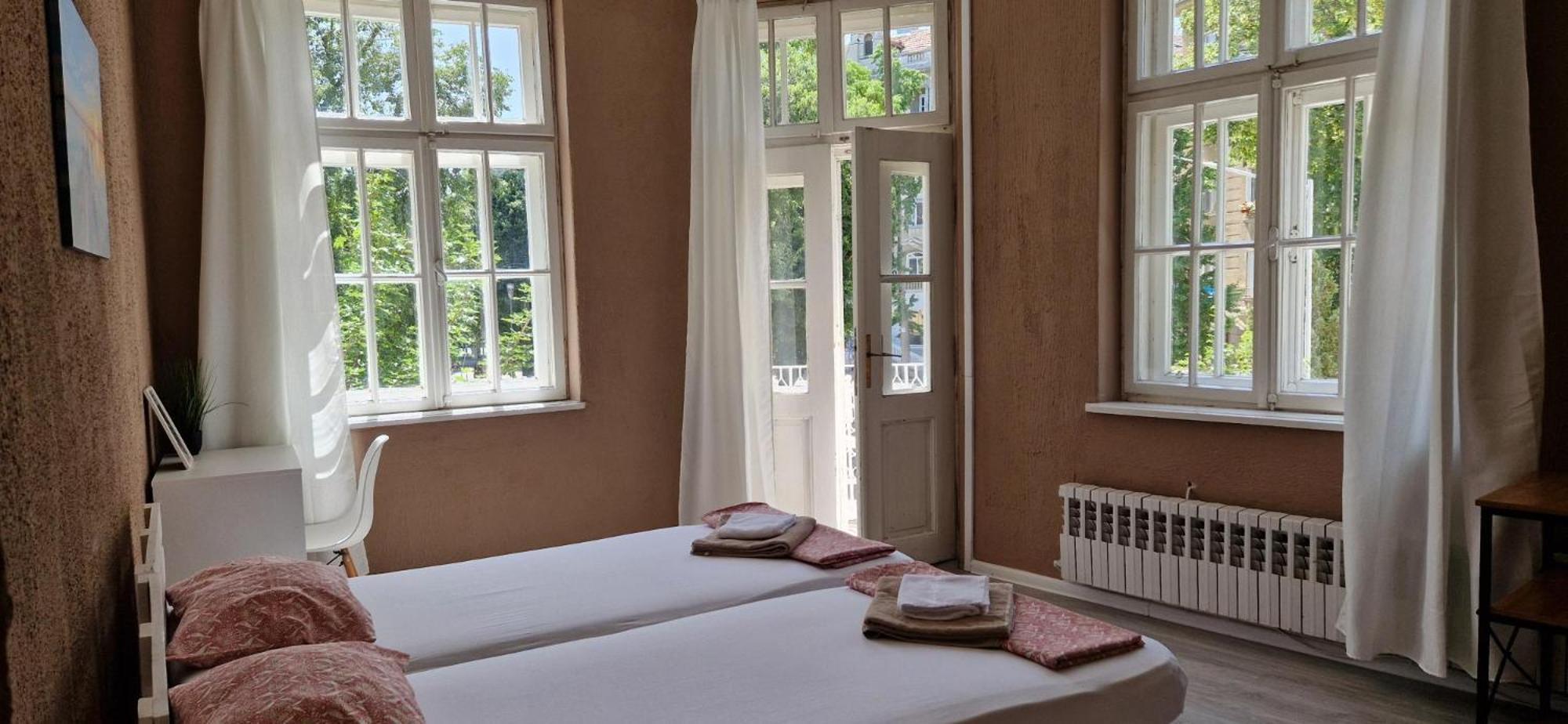 Lambo'S Corner Varna - Guest Rooms Buitenkant foto